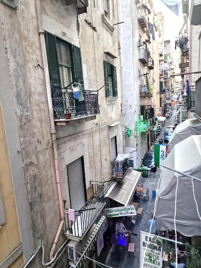 Incoming Quartieri Spagnoli 나폴리
